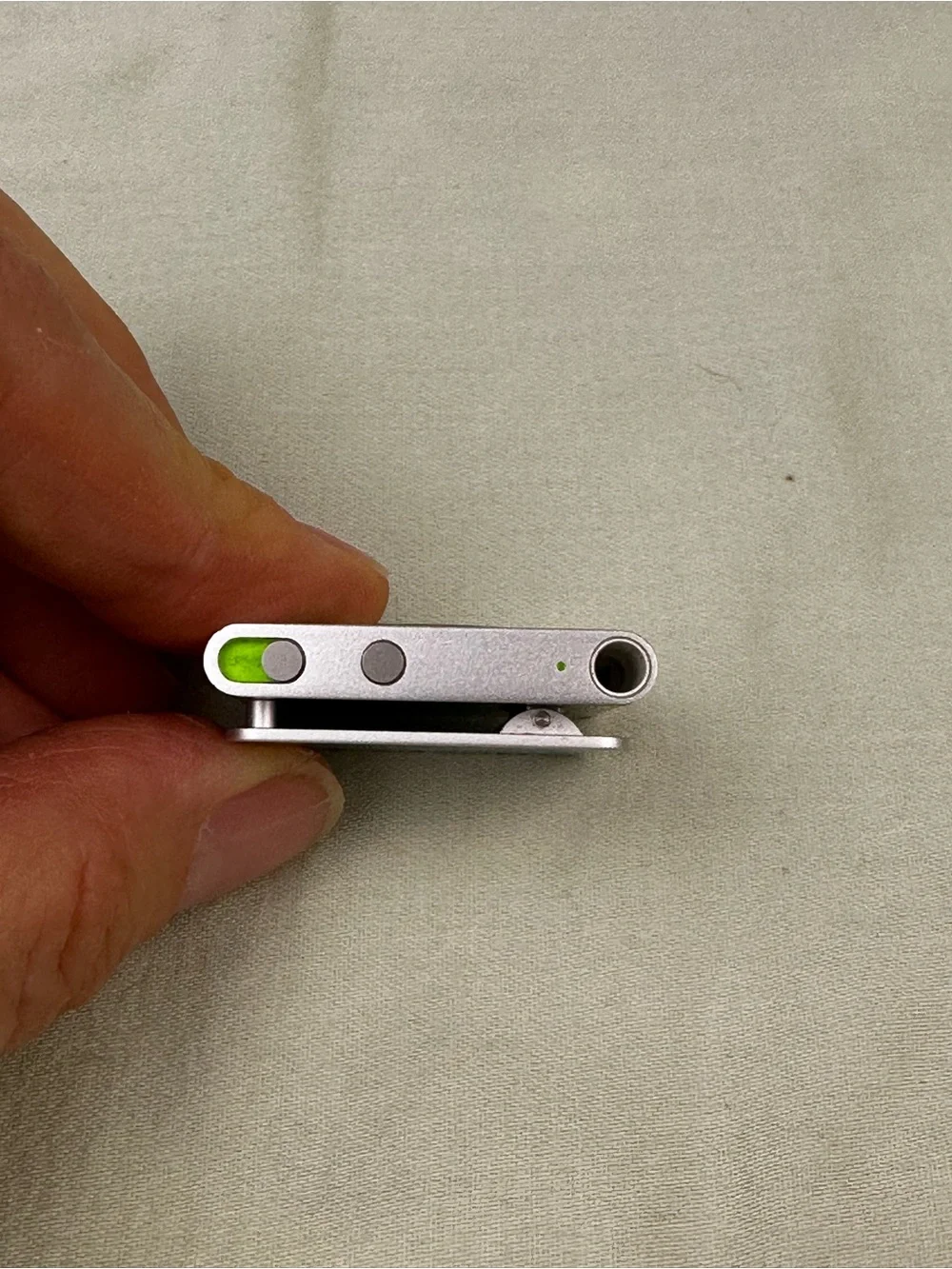 Apple Silver iPod Shuffle with USB Charging Cable